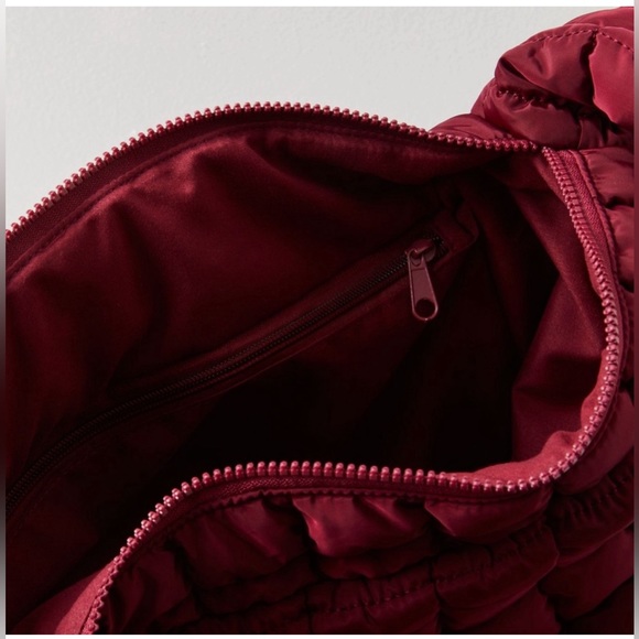 NWT Free People movement quilted carryall in Mulberry *SOLD OUT - Picture 3 of 3